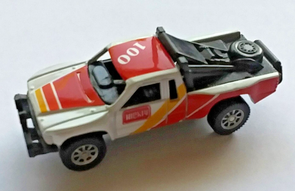 Camioneta pickup Maisto Toyota SR5 escala 1:64 Rally BAJA nunca jugada con estado Foto 2 de 4