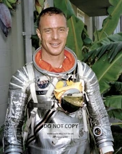SCOTT CARPENTER MERCURY ASTRONAUT IN PRESSURE SUIT - 8X10 NASA PHOTO (EP-036)