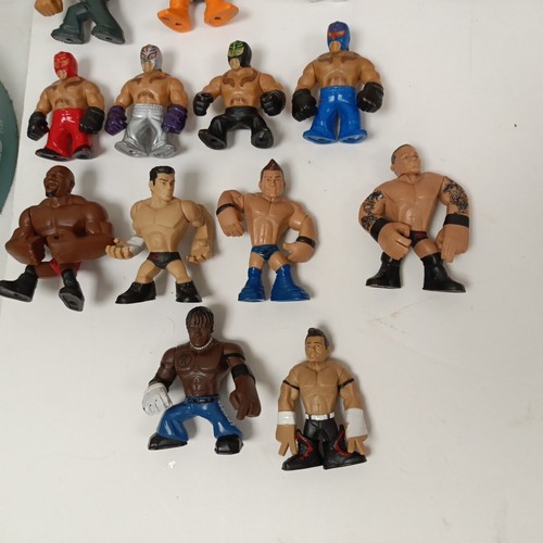 WWE Rumblers Lot Of 23 Figures And Some Accessories With Money In The Bank Case - Picture 4 of 8