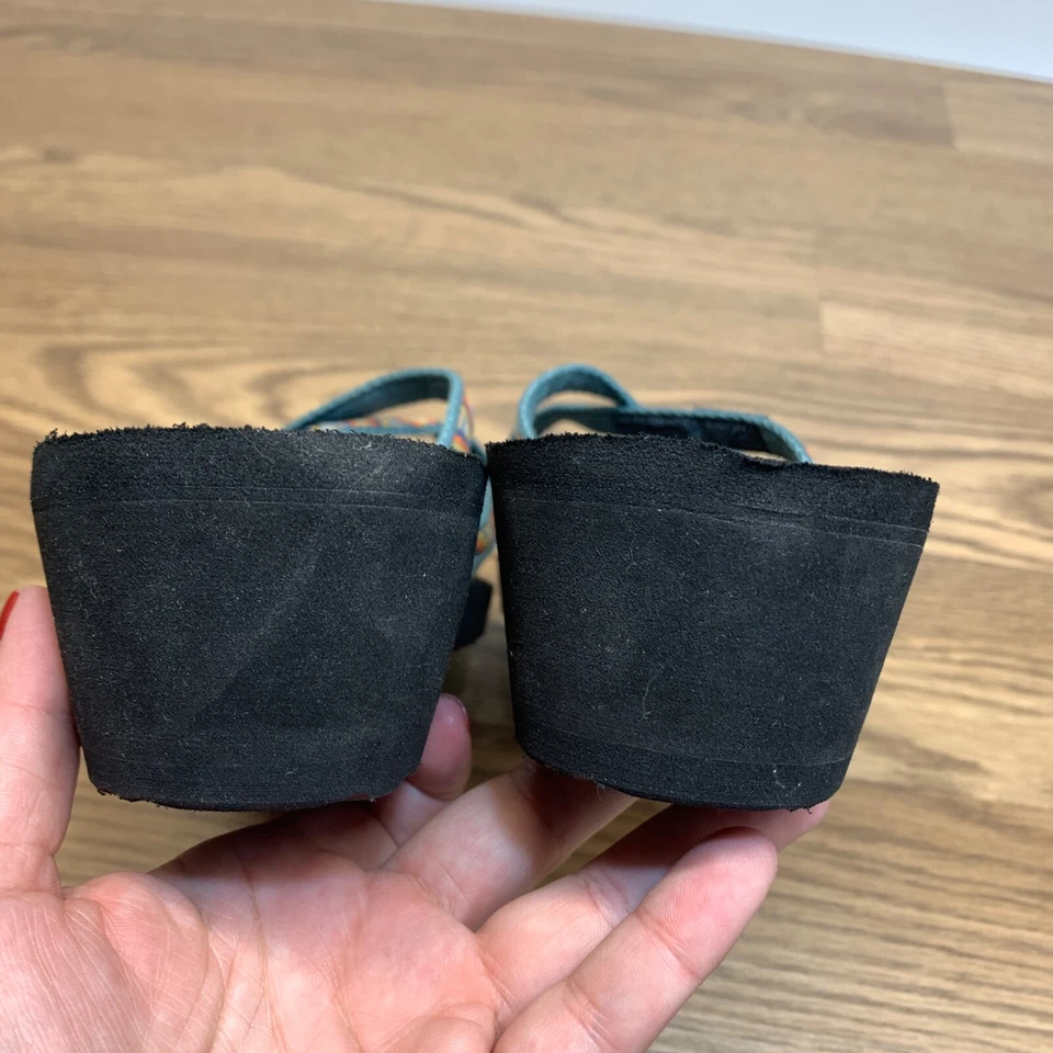 Sandalias chanclas tejidas con tiras TEVA Olowahu negras verde azulado talla 9 tanga de cuña Foto 4 de 4