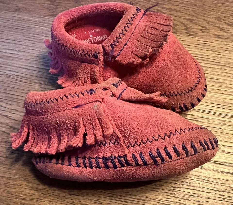 Botas mocassins rosa bebê bebê tamanho 1 berço Minnetonka botas - Imagem 2 de 4