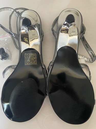 MONROE & MAINpewter Grecian buckle strap decorative lg stone 1.5" heel sandal 8M - Picture 3 of 12