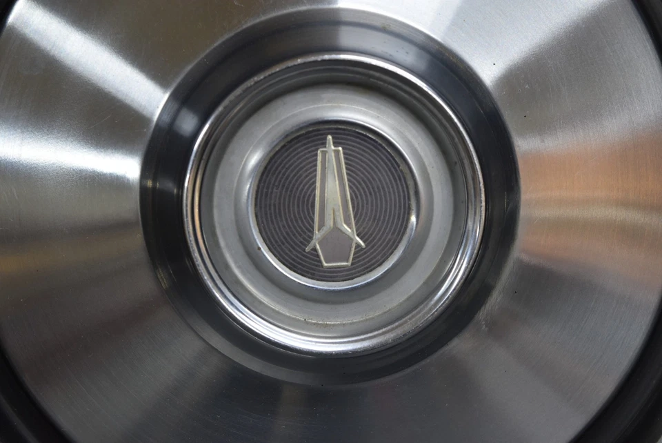 1974 1979 Plymouth 14" wheel Hub Cap Valiant Duster Barracuda Scamp OEM Mopar  - Image 3 of 4