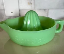 Vintage McKee Jadeite Sunkist Reamer Juicer Uranium Glass Glows Depression Glass