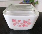VTG Pyrex Pink Gooseberry 501 B Refrigerator Dish 1-1/2 Cup w/ Glass Lid *CHIPS*