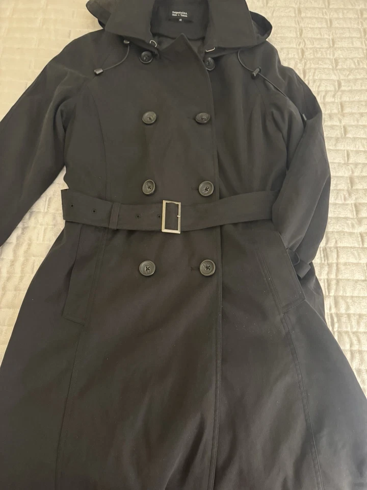 Gabardina impermeable negra Gk Direct con capucha extraíble. Talla 4 para mujer. Foto 4 de 4