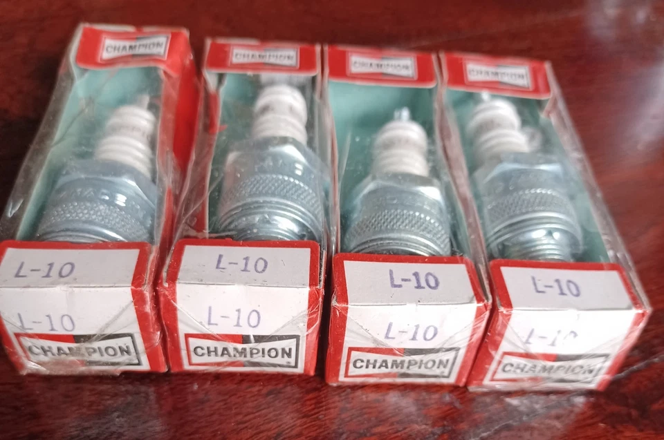 4 VINTAGE CHAMPION L10 SPARK PLUGS MORRIS 8 EIGHT 10 TEN FORD 100E SIDEVALVE. - Image 2 of 4