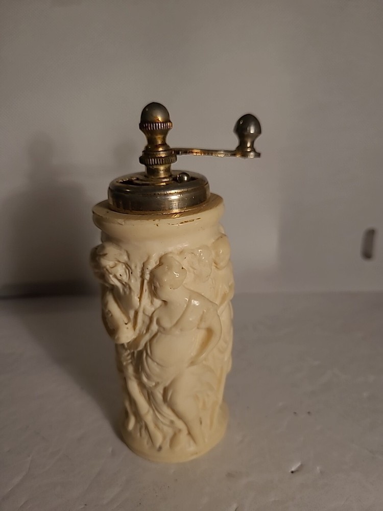 Vtg Temperato Acciaio Pepper Grinder Shaker Made in Italy Relief Figure