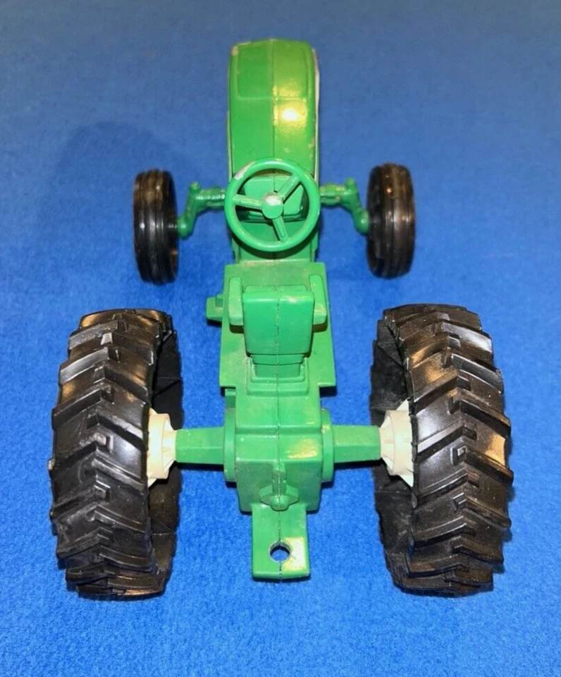 ERTL Green Farm Tractor Wide front Tires 18-4-34 Allis Chalmers Sloping Front - Image 4 of 4