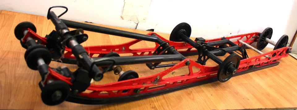 Polaris Axys RMK Assault 800 2017 suspensión trasera patín 155" Foto 2 de 4