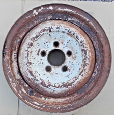 Vintage 15 X 4.5 Smooth Center Steel 5 Lug X 4.5 Wheel. 4 Inner Hubcap Nubs.