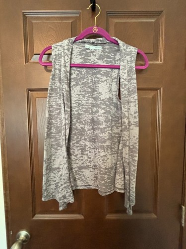 Maurices Sleeveless Gray Open Front Sweater Women's sz M - Picture 2 of 4