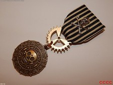 Steampunk badge brooch pin drape Medal pirates of the Caribbean skull crossbones
