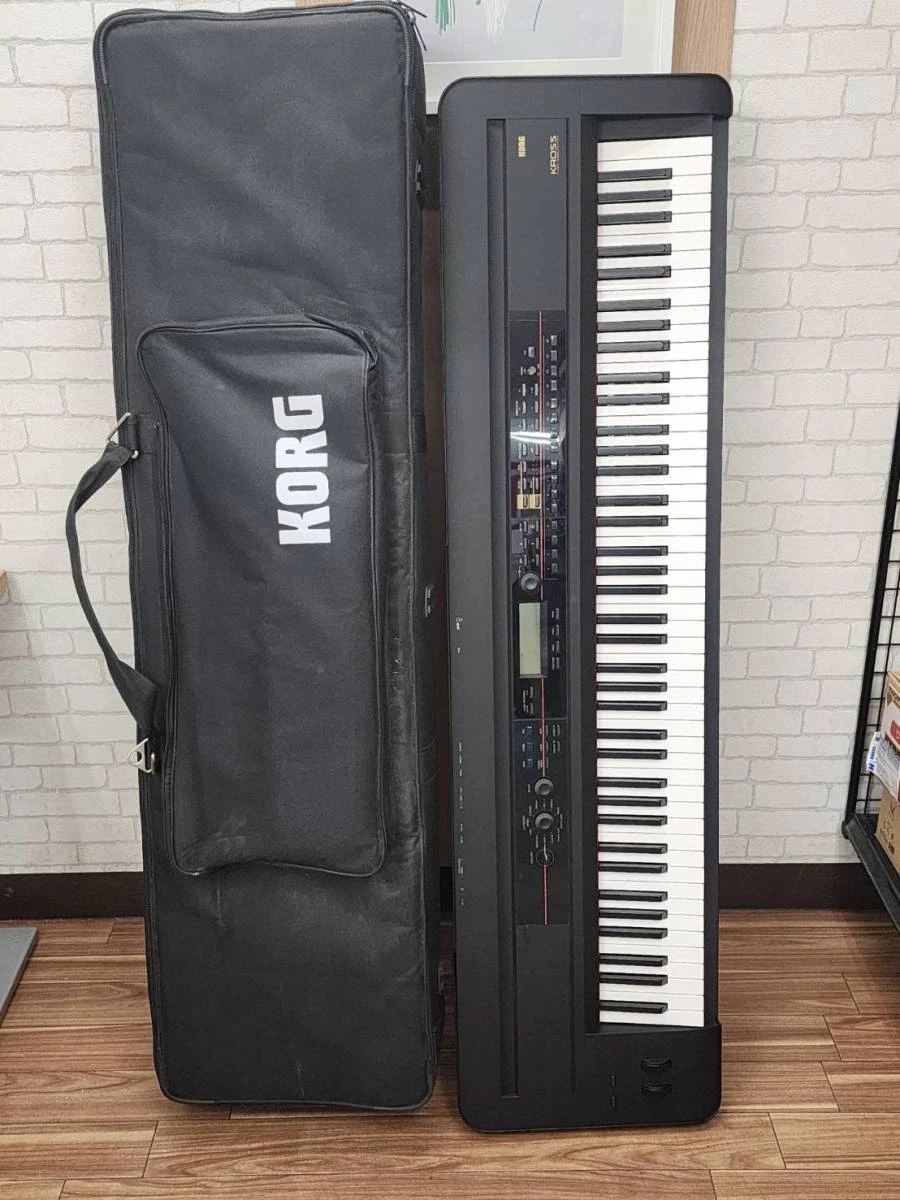 Korg Kross 88 Key Keyboard Music Workstation Synthesizer Used