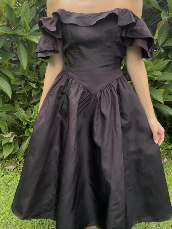 华丽复古 Gunne Sax 80 年代露肩荷叶边连衣裙 — 第 4/4 张图片