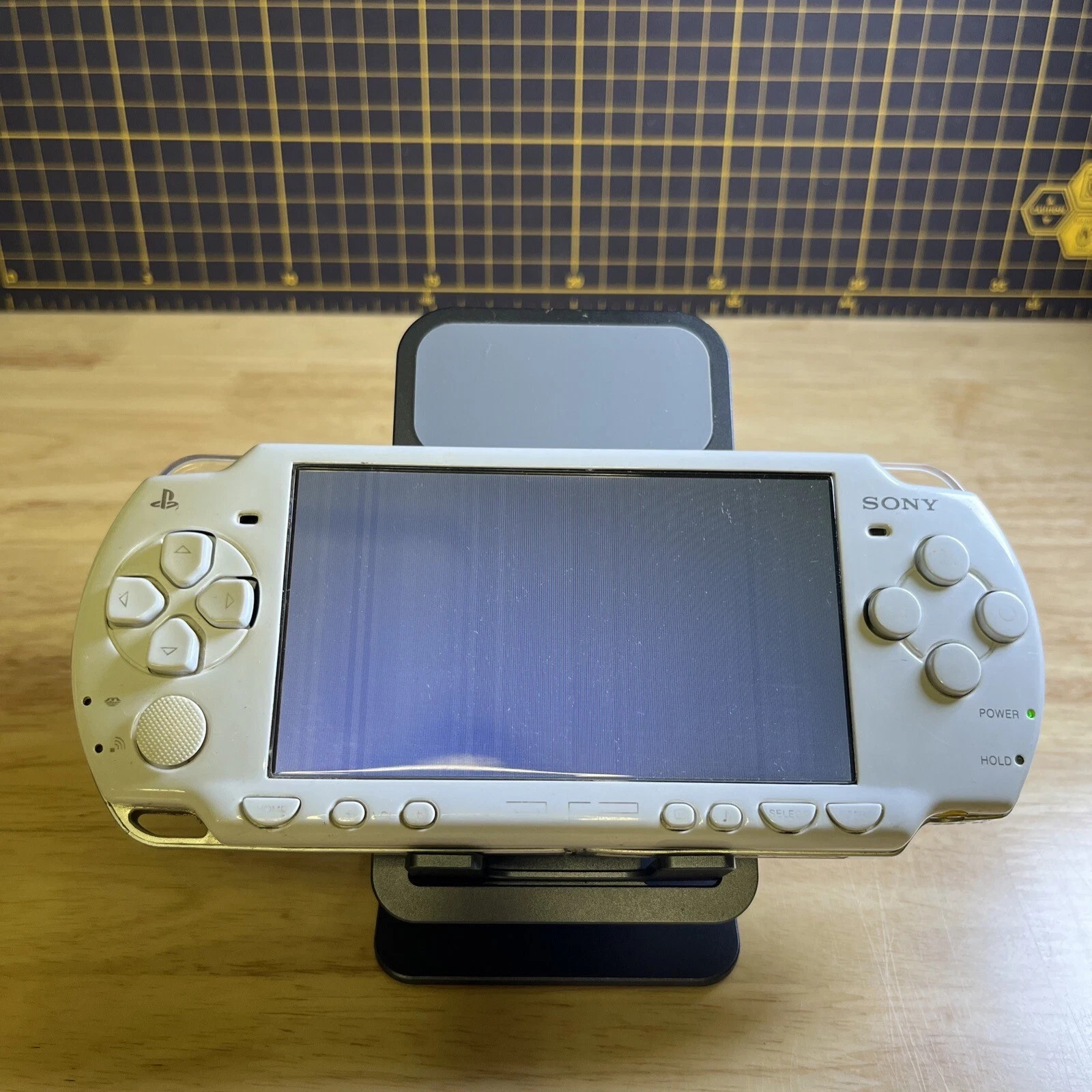 Sony PSP-2006 White PlayStation Portable Console *No Battery PARTS Power On