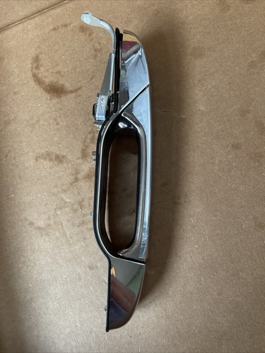 25960521 New OEM GM Chrome Door Handle, Outside - Picture 3 of 12