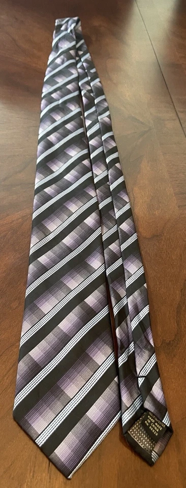 Corbata para el cuello Duomo Milano hecha a mano púrpura negra 100 % poliéster para hombre hecha en China Foto 3 de 4