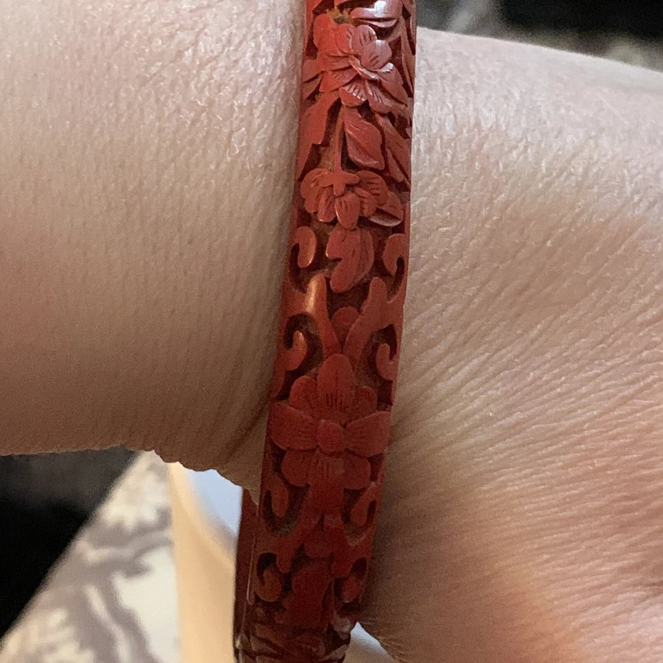 BRAZALETE BRAZALETE CINABRIO ROJO TALLADO CHINO DE COLECCIÓN ESCENA FLOR DRAGÓN ANTIGUO Foto 2 de 4