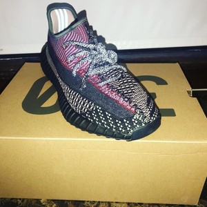 yeezy yecheil size 9