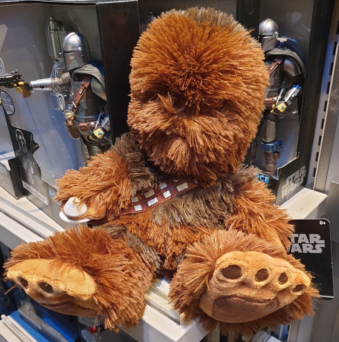 PELUCHE / Plush / Plüsch / Felpa BIG FEET / Grands pieds CHEWBACCA Disneyland