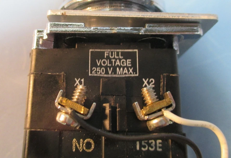 Cutler Hammer Heavy Duty Tripped/Reset Button WRSTL24 w/ Indicator - Image 4 of 4