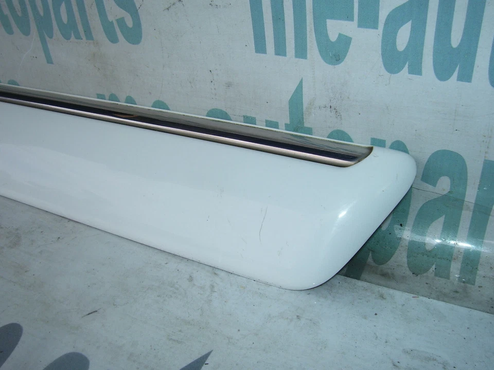 Mercedes Benz Clase E W210 1998-2002 OEM conductor puerta trasera izquierda moldura Foto 3 de 4