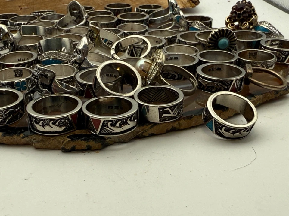 Lote de 65+ anillos de moda de acero inoxidable todos los tamaños 6,75 y menos--1616,25 Foto 4 de 4