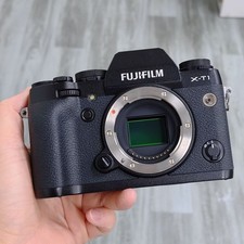 Fujifilm Fuji X-T1 XT1 English Mirrorless Digital Cam(Body Only) w/Accessories