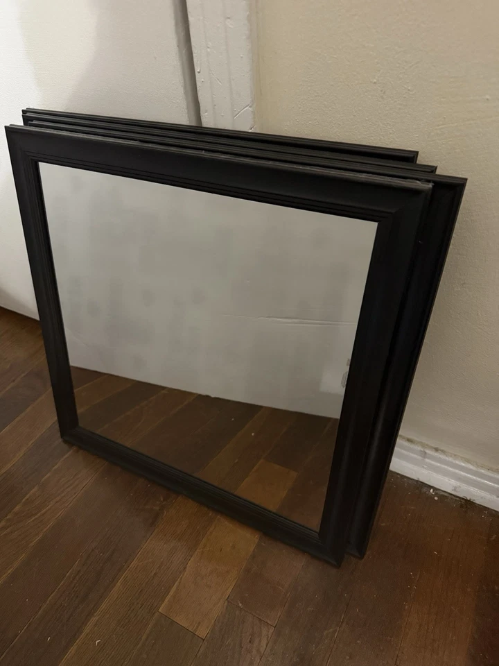 Cuatro espejos cuadrados 16x16 con bordes negros (arañazos menores en el borde) Foto 2 de 2