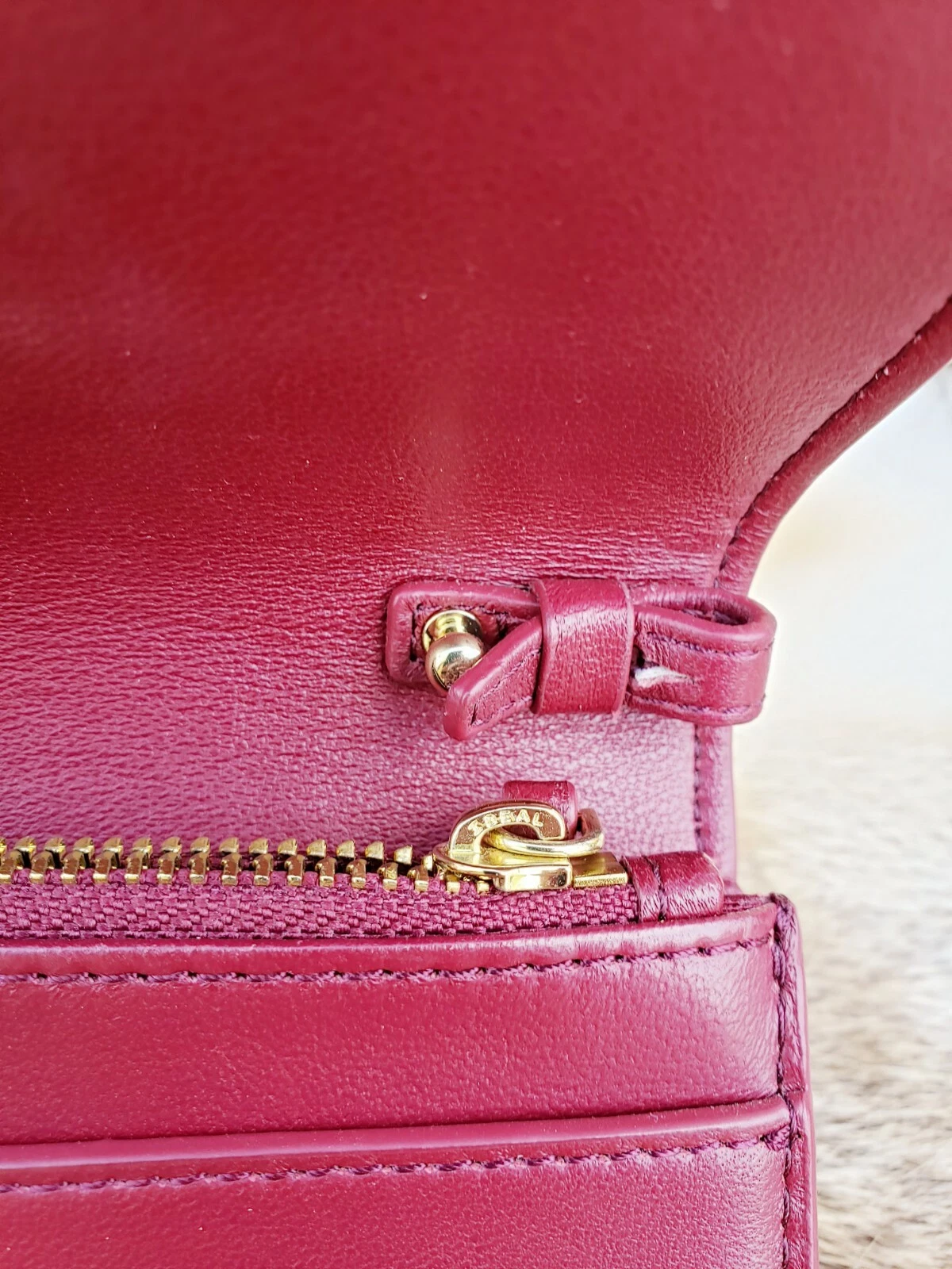 Portafoglio piatto Tory Burch Alexa a tracolla granato imperiale