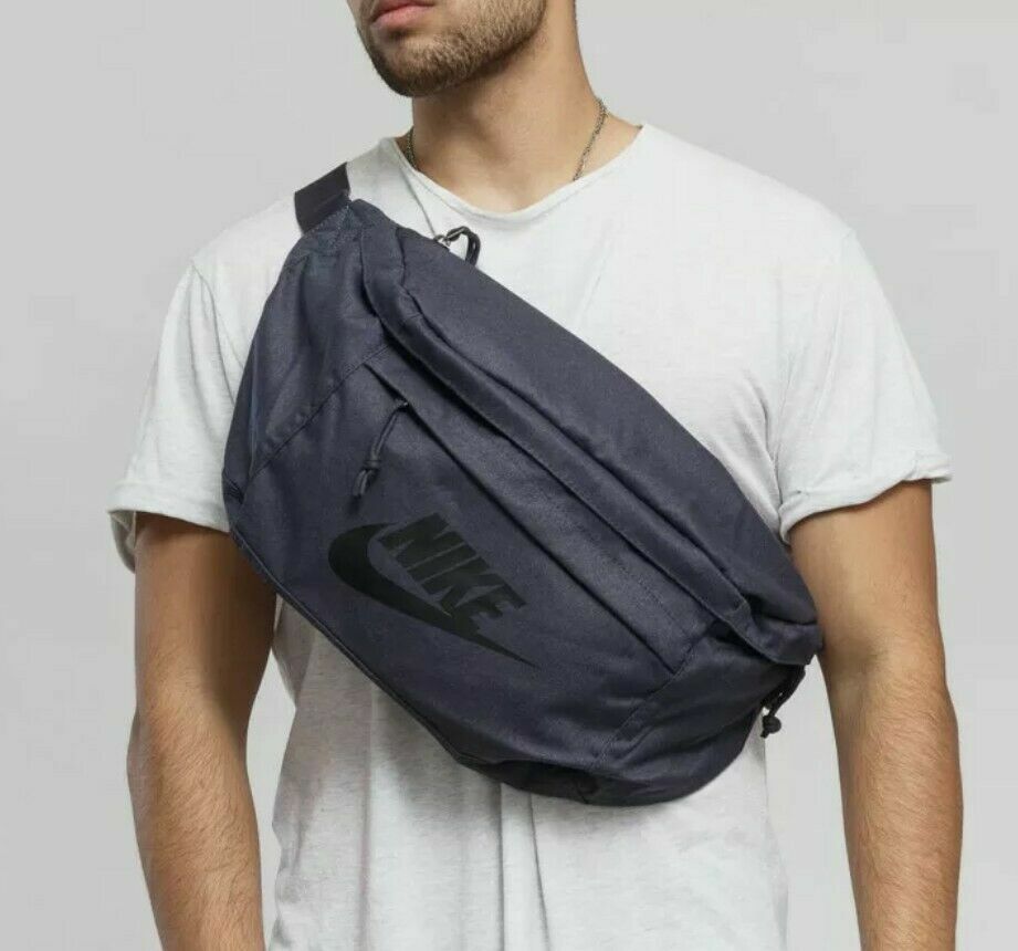 nike large tech hip pack