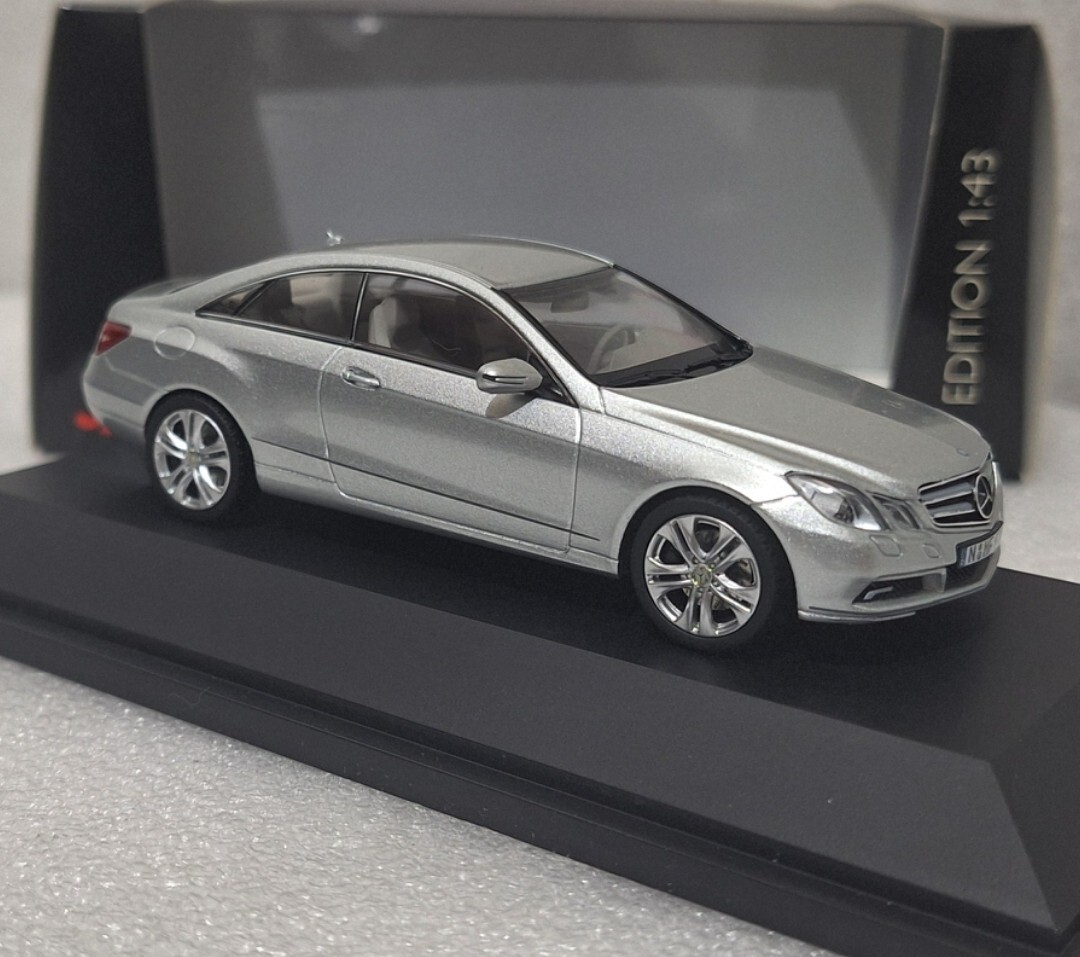 Mercedes-Benz E-Klass Coupe C207 2009 Silver 1:43 Schuco 07361