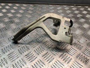 BMW 5 F10 Kotflügelhalter vorne links 4.40 Petrol 2011 33485959