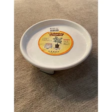 8” white plastic flower pot tray with water bin