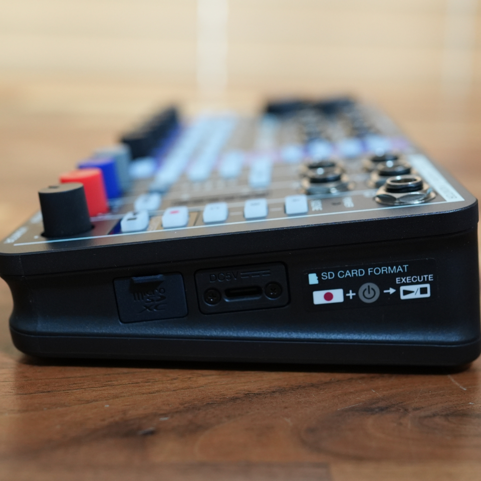 Zoom LiveTrak L6 10-Channel Digital Mixer Ultra compact Recorder ...