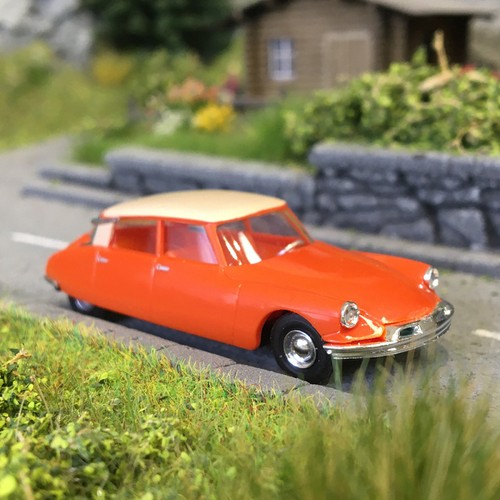 Citroën DS19, orange et crème - BUSCH 48019 - HO 1/87 | Zustand: Neuf