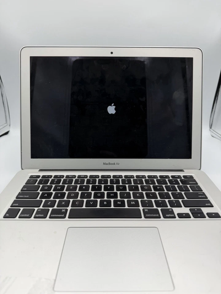 Apple MacBook Air 11.6" Laptop - Silver - MJVM2LL/A (April, 2015) - Image 3 of 3