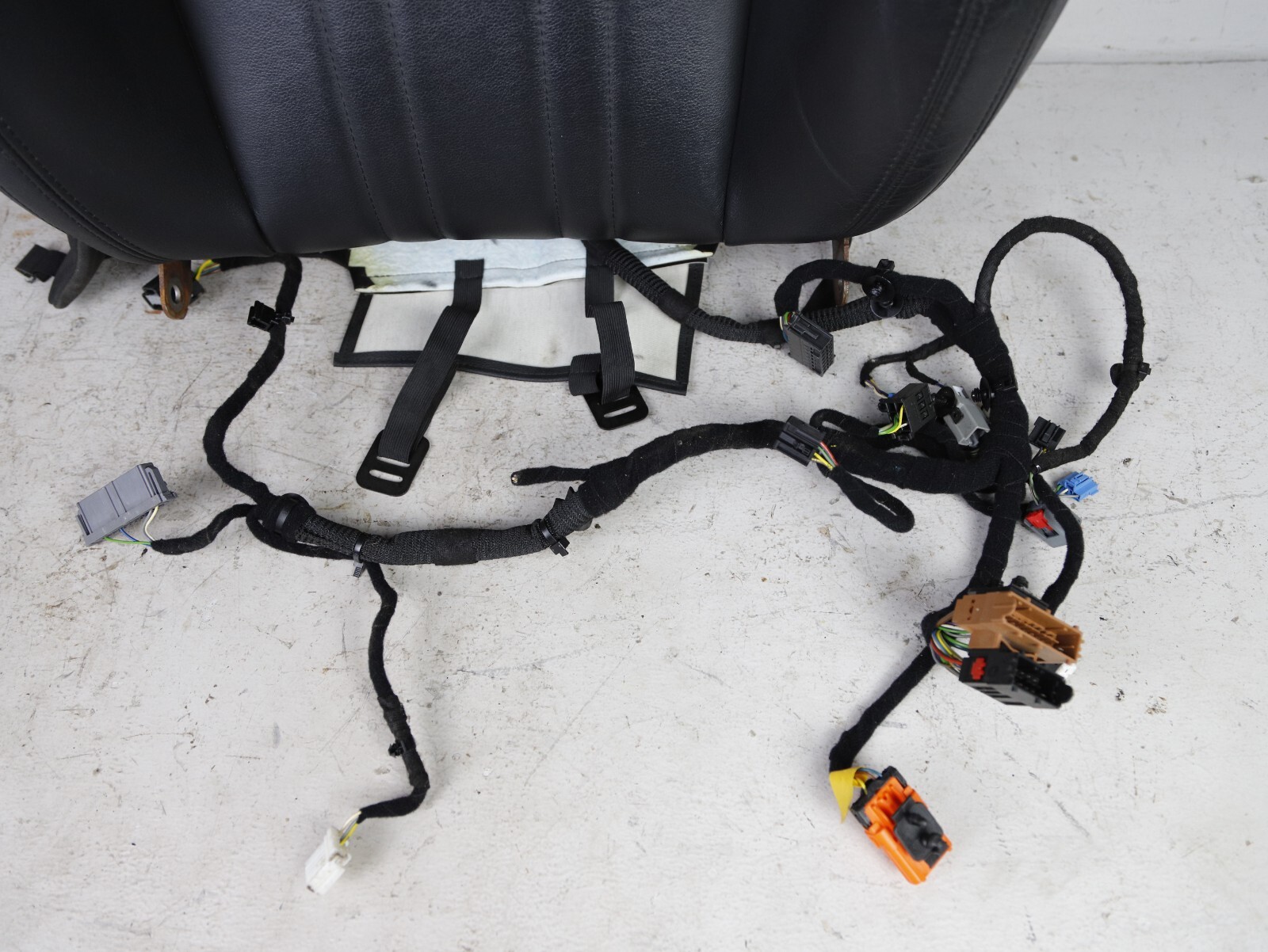 14-17 MASERATI GHIBLI FRONT LEFT SEAT UPPER LEATHER CUSHION W/ HEADREST WIRING