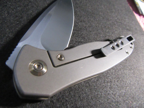 We Knife Co. Kitefin. Golden Satin Titanium and Bronze Titanium. 2001C. NIB - Picture 8 of 11