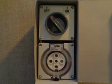 CLIPSAL Switched Socket Outlet 32A 500v Three 3 Phase 5 Pin Combo 56C532 500V 