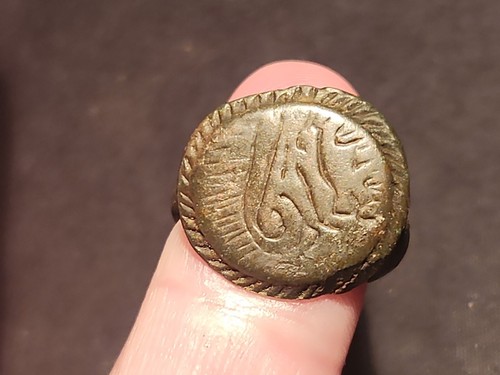 Roman bronze ring damaged as photos in Antiquity. Please read description LA144r