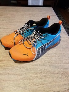 tenis puma azul con naranja