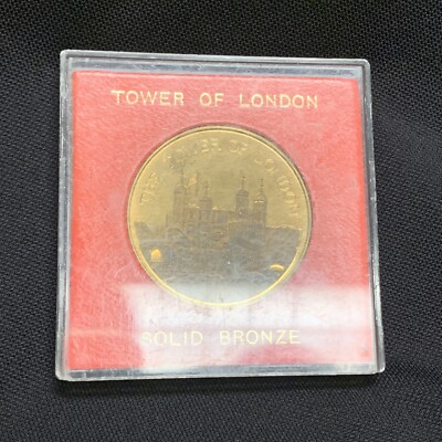 Beautiful antique medal tower of london 1985, made of solid bronze