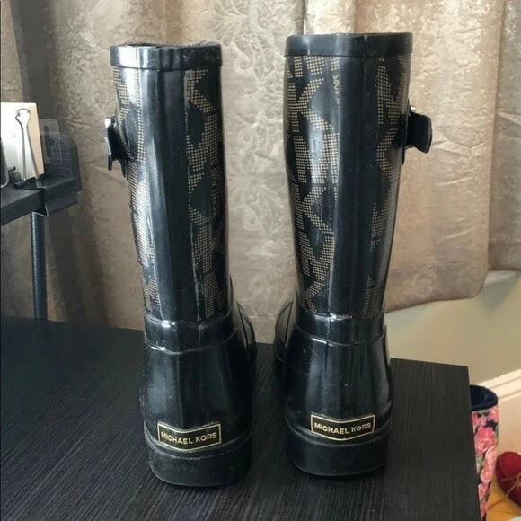 Michael kors logo mid rain on sale boots