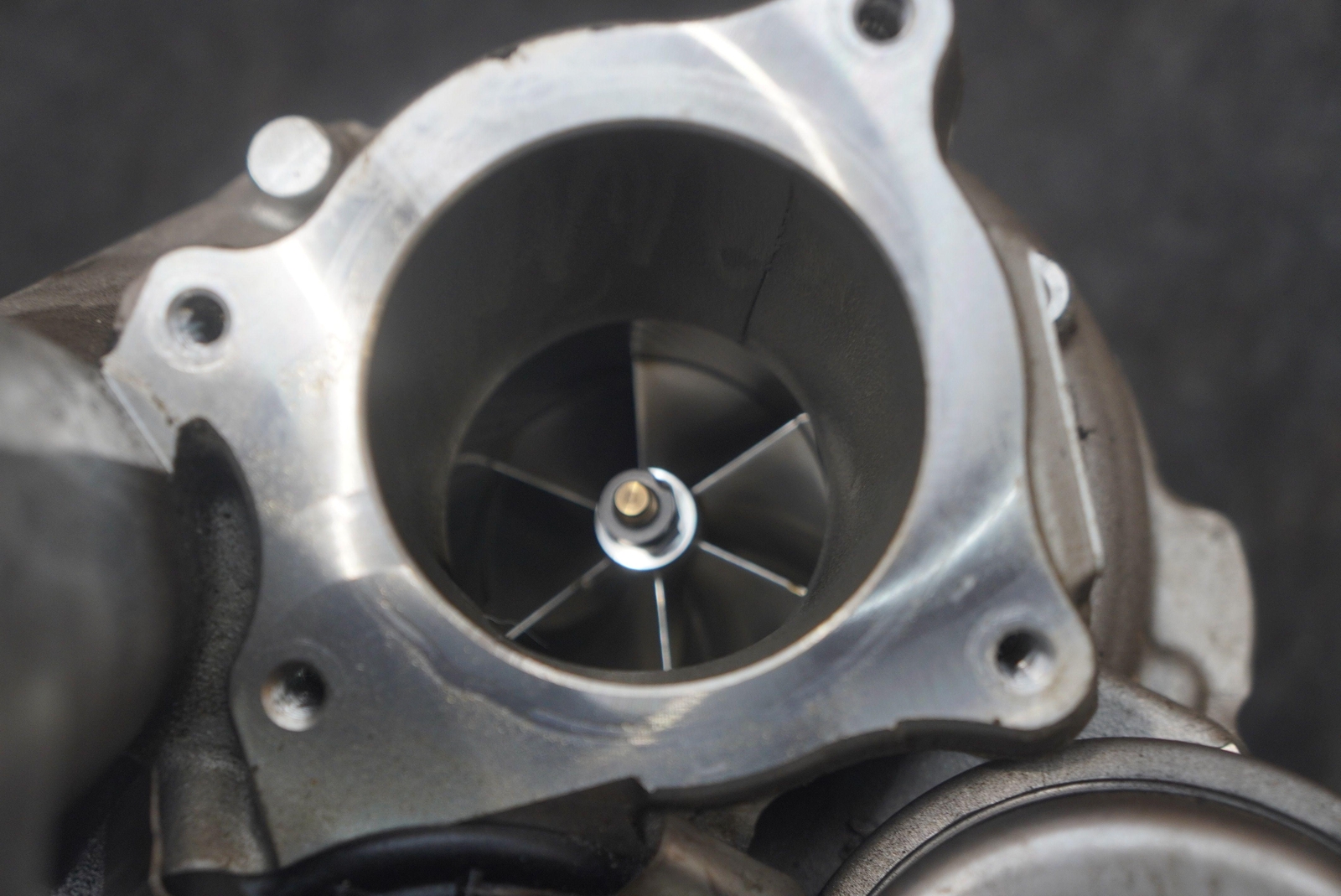 Left Engine Turbo Turbocharger Assembly 0P2145653A OEM Lamborghini Urus 2019