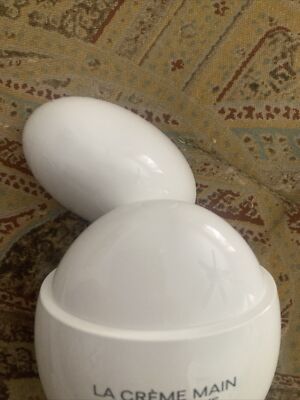 CHANEL LE LIFT LA CRÈME MAIN LE LIFT LA CRÈME MAIN Smooths – Evens – Replenishes | CHANEL