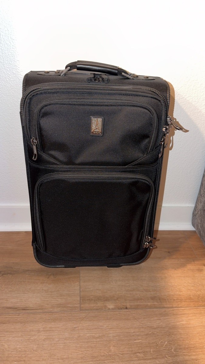 Travelpro FlightCrew 5 22