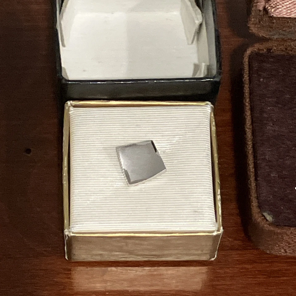 Pin de lapela com corrente e barra prata swank e prata esterlina - Imagem 3 de 4