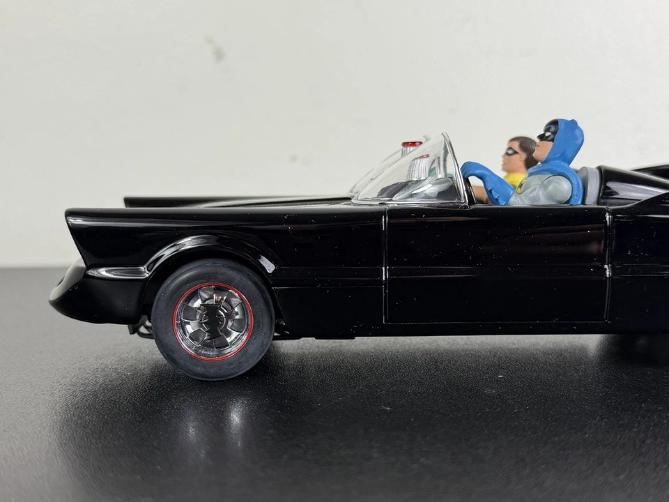 Danbury Mint - 1960s Comic Book Batmobile - Warner Brothers - MINT condition - Image 3 of 4